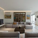 The Luxury By Pikhost *
