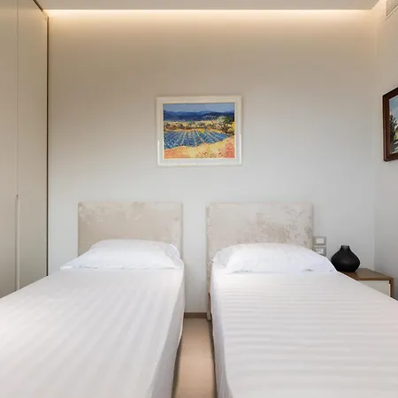 The Luxury By Pikhost Villa
