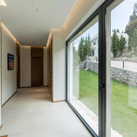 The Luxury By Pikhost