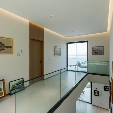 The Luxury By Pikhost Široka