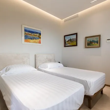 The Luxury By Pikhost 빌라 *