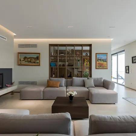 The Luxury By Pikhost *