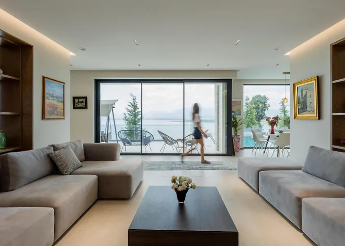 The Luxury By Pikhost