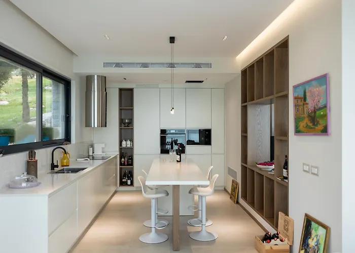 The Luxury By Pikhost Shirokë