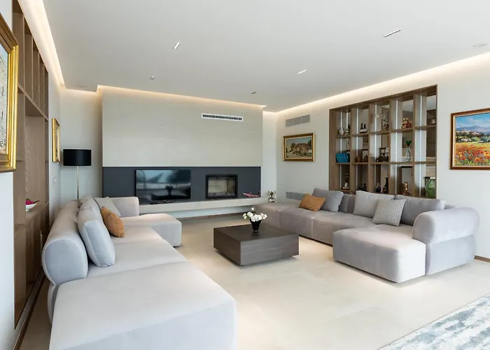 The Luxury By Pikhost Villa