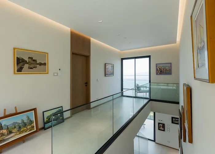 The Luxury By Pikhost Shirokë