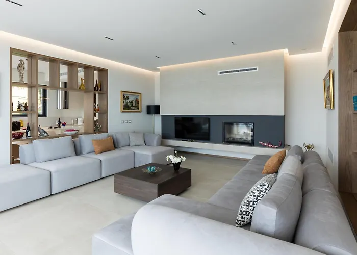 The Luxury By Pikhost Villa *